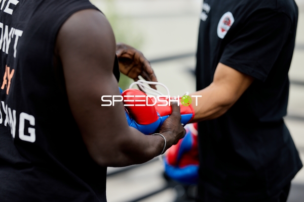 Ringside-Zone Face-Off