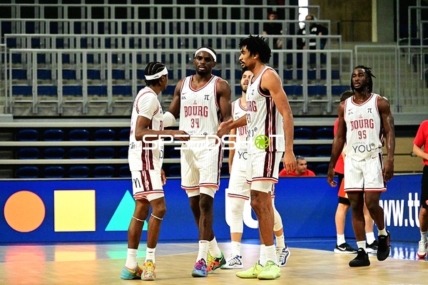 JL Bourg Basket Spieler auf Court