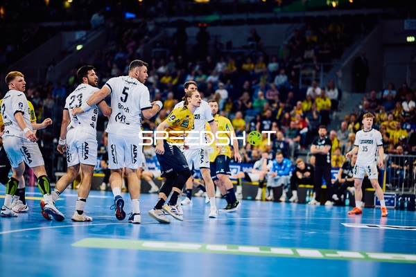 Jannik Kohlbacher in der Defensive von TBV Lemgo Lippe