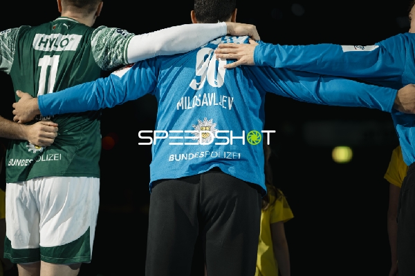 Spieler von Füchse Berlin in Teamzusammenhalt