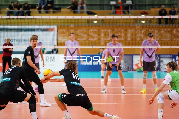 Spielszene mit Jakub Klajmon (15; TSV Haching München)