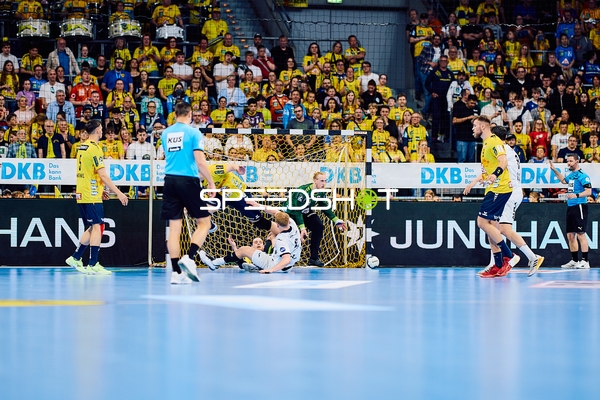 Torwart im Fokus während des Handballspiels