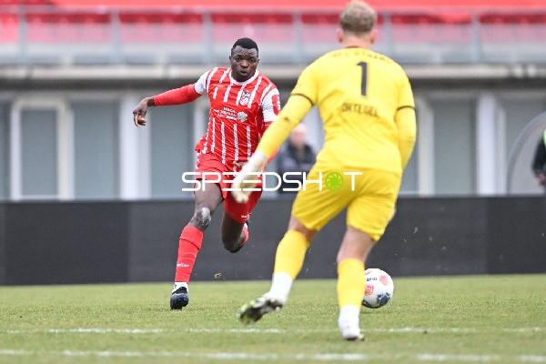 Spielszene mit Ballkontrolle