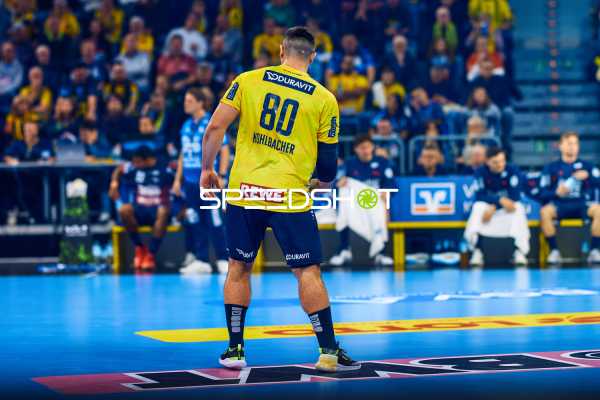 Ein Spieler der Rhein Neckar Löwen bereitet einen Angriff vor.