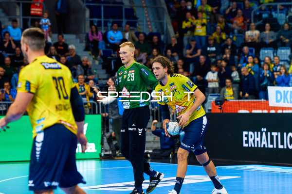 Spieler von Rhein Neckar Löwen auf dem Spielfeld
