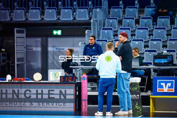 Besprechung am Spielfeldrand