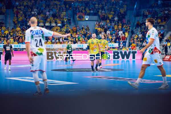 Einlauf der Spieler