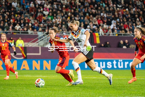 Zweikampf um den Ball