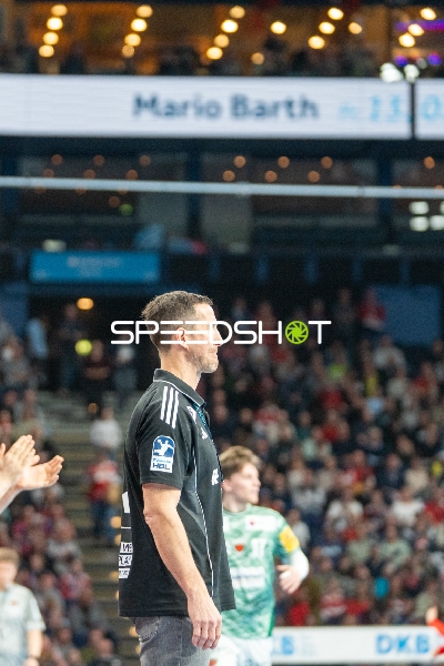 Trainer von HSV Hamburg in Aktion