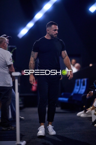 Ringside-Zone Face-Off