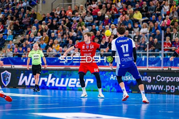 Maximilian Hejny (64, SG BBM Bietigheim) vor Wurf