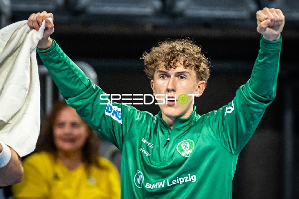 Anton Voß (34; SC DHfK Leipzig) jubelt nach Tor