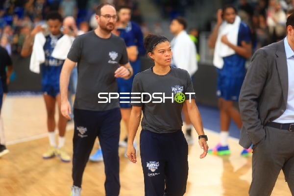 Johannes Hübner (997; MLP Academics Heidelberg) und Serena Benavente (998; MLP Academics Heidelberg) in der Halle