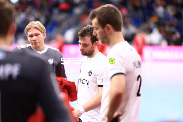 Jasper Ditzer (77; Deutschland) und Nicolas Proske (7; Deutschland) fokussiert