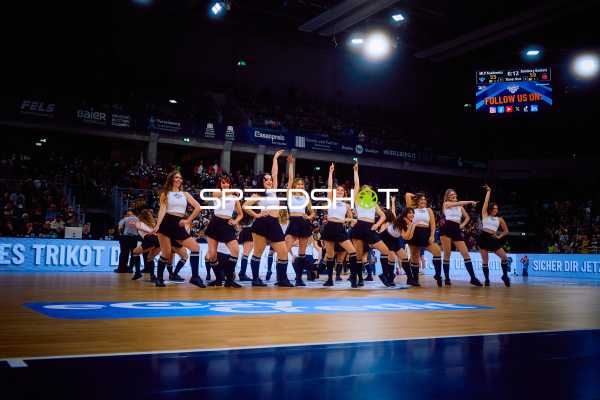 Cheerleading-Performance
