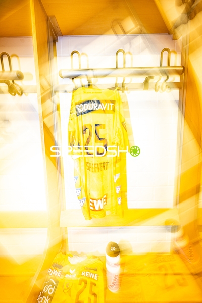 Ausrüstung von  im Umkleideraum