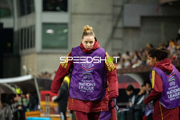 Spielerin auf der Bank