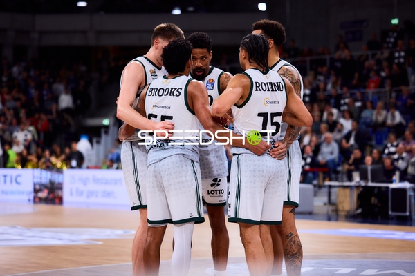 Basketball-Situation mit Urald King (20; Gladiators Trier)