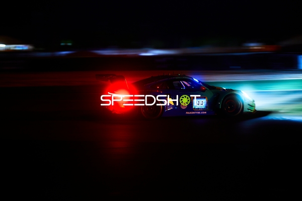 Rennfahrzeug auf der Rennstrecke