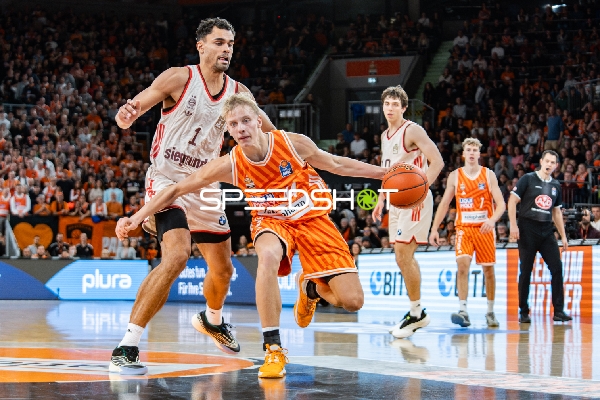 Spielszene mit Oscar da Silva (1; FC Bayern Basketball) und Teo Milicic (44; Ratiopharm Ulm)