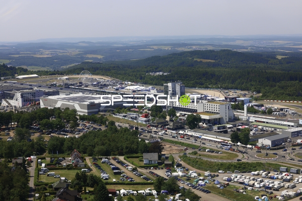 Boxengasse und Fahrerlager am Nürburgring