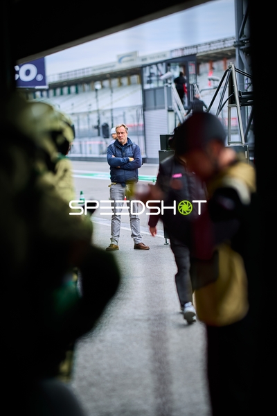 Person im Fahrerlager