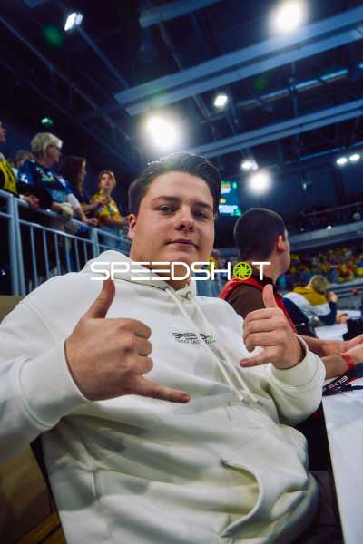 Zuschauer bei einem Handballspiel