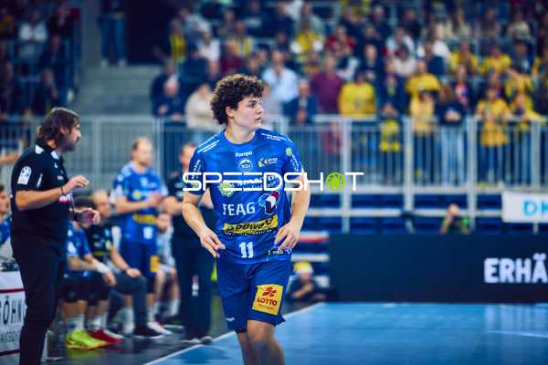 Ein Spieler von ThSV Eisenach betritt das Spielfeld.