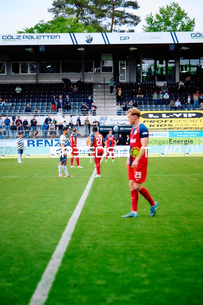 Spieler am Anstoß SV Sandhausen FC Hansa Rostock