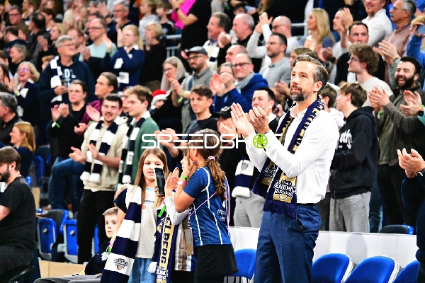 Fan-Szene mit Matthias Lautenschläger (995; MLP Academics Heidelberg)