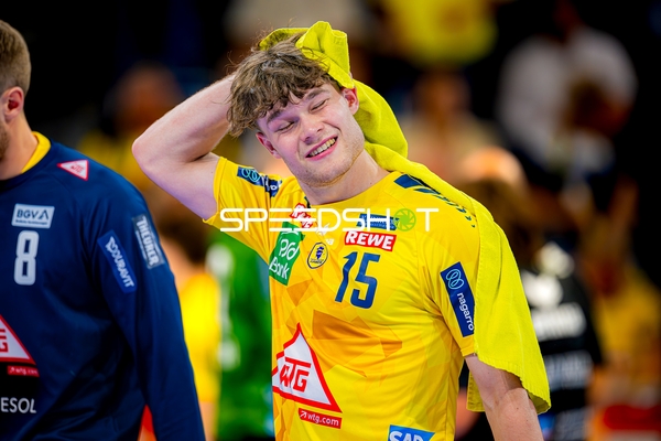 Halbzeitpause David Móré (15;Rhein Neckar Löwen)