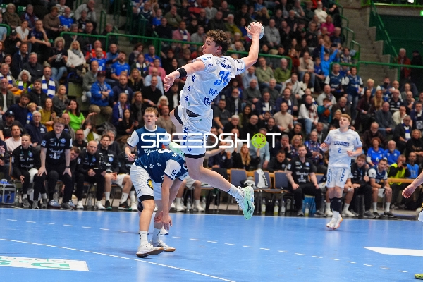 Joël Willecke (24; TBV Lemgo) und Lukas Hutecek (2; TBV Lemgo) in Aktion