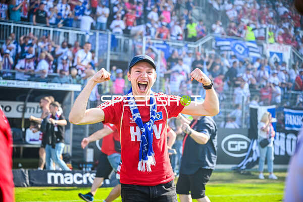 Fußball I Herren I Saison 2022-2023 I 2. Bundesliga I 34. Spieltag I SV Sandhausen 1916 - Hamburger SV I 28.05.2023 HSV Fans am Jubeln, Trauern und beten
Ort: Sandhausen, Germany
Datum: 28.05.2023