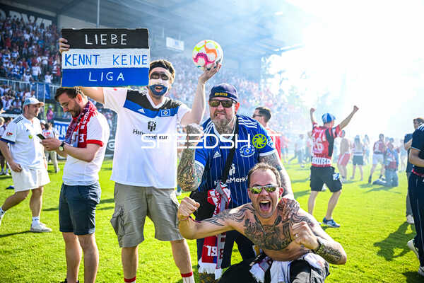 Fußball I Herren I Saison 2022-2023 I 2. Bundesliga I 34. Spieltag I SV Sandhausen 1916 - Hamburger SV I 28.05.2023 Fans des Hamburger Sportvereins am Jubeln, Bangen, Trauern und Beten
Ort: Sandhausen, Germany
Datum: 28.05.2023
