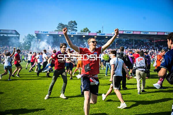 Fußball I Herren I Saison 2022-2023 I 2. Bundesliga I 34. Spieltag I SV Sandhausen 1916 - Hamburger SV I 28.05.2023 Fans des Hamburger Sportvereins am Jubeln, Bangen, Trauern und Beten
Ort: Sandhausen, Germany
Datum: 28.05.2023