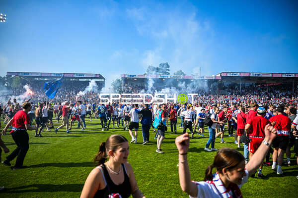 Fußball I Herren I Saison 2022-2023 I 2. Bundesliga I 34. Spieltag I SV Sandhausen 1916 - Hamburger SV I 28.05.2023 Fans des Hamburger Sportvereins am Jubeln, Bangen, Trauern und Beten
Ort: Sandhausen, Germany
Datum: 28.05.2023