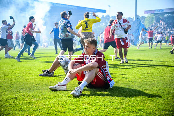 Fußball I Herren I Saison 2022-2023 I 2. Bundesliga I 34. Spieltag I SV Sandhausen 1916 - Hamburger SV I 28.05.2023 HSV Fans am Jubeln, Trauern und beten
Ort: Sandhausen, Germany
Datum: 28.05.2023