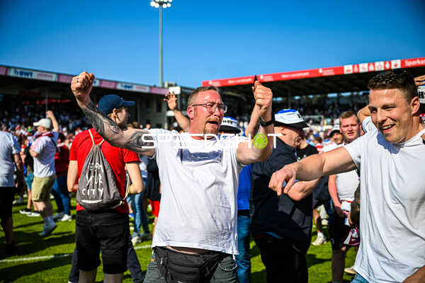 Fußball I Herren I Saison 2022-2023 I 2. Bundesliga I 34. Spieltag I SV Sandhausen 1916 - Hamburger SV I 28.05.2023 Fans des Hamburger Sportvereins am Jubeln, Bangen, Trauern und Beten
Ort: Sandhausen, Germany
Datum: 28.05.2023