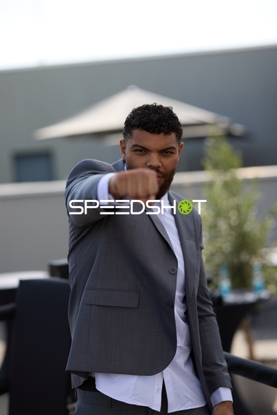 Ringside-Zone Face-Off