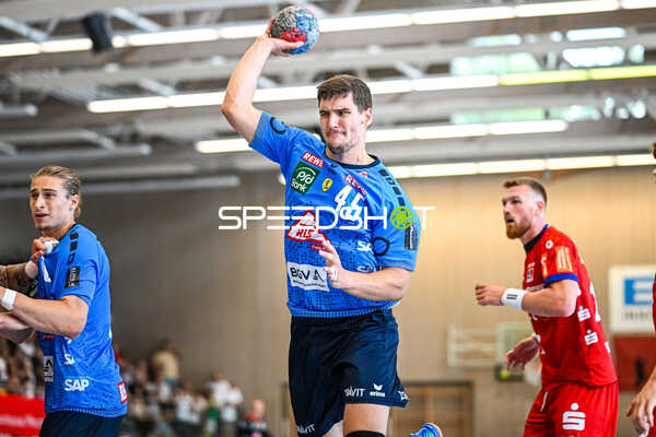 Handball I Herren I Saison 2023-2024 I S-Cup Altensteig I 2. Runde I Rhein-Neckar Löwen - HBW Balingen-Weilstetten I 29.07.2023 Halil Jaganjac (45, Rhein-Neckar Löwen)
Ort: Altensteig, Germany
Datum: 29.07.2023 - Juri Knorr, Halil Jaganjac
