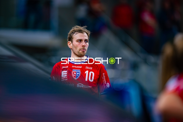 Tom Wolf (10, SG BBM Bietigheim) blickt nach rechts