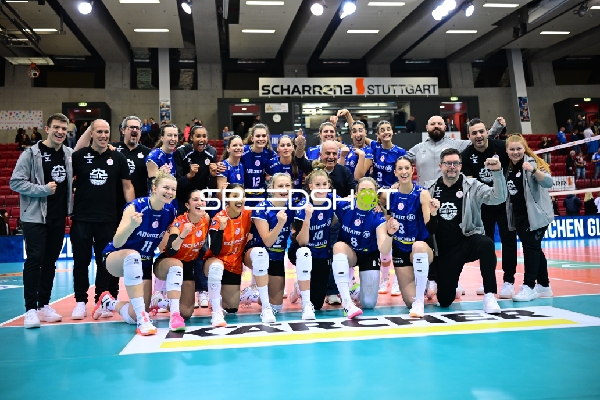 Spielszene mit Konstantin Bitter (999; Allianz MTV Stuttgart) und Team