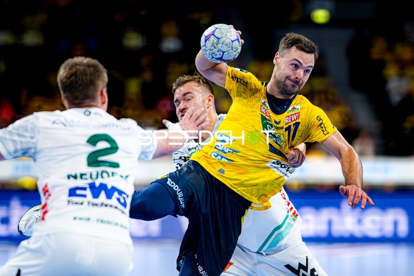 Dani Baijens (77; Rhein Neckar Löwen) wirft aufs Tor