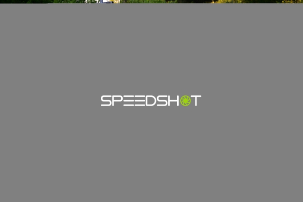 Rennfahrzeug auf der Rennstrecke