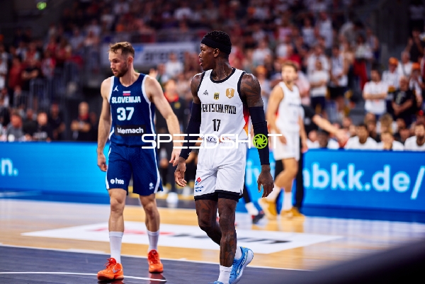 Duell Dennis Schröder (17; Deutschland) vs Leon Stergar (37; Slowenien)