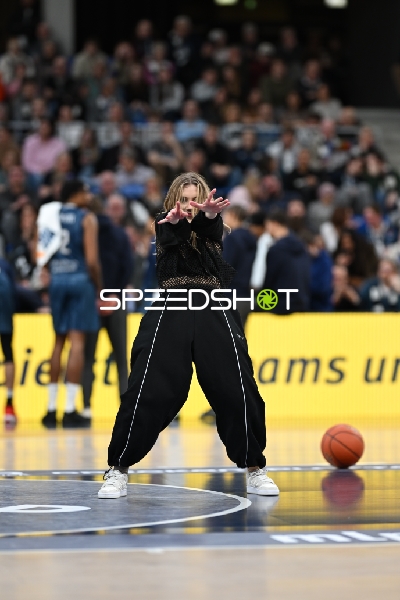 Basketball-Szene mit Performer