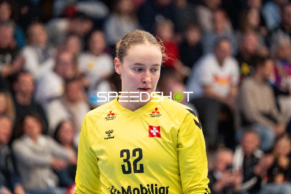 Seraina Kuratli (32; Schweiz) fokussiert im Tor