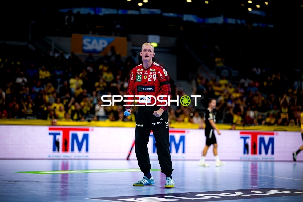 David Späth (29; Rhein Neckar Löwen) steht bereit im Tor