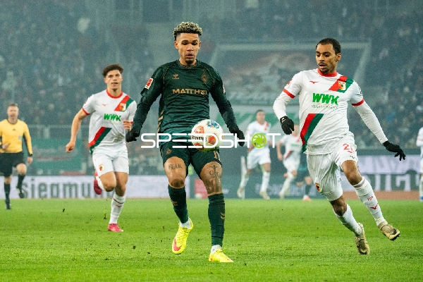 Spieler mit Ball in Aktion