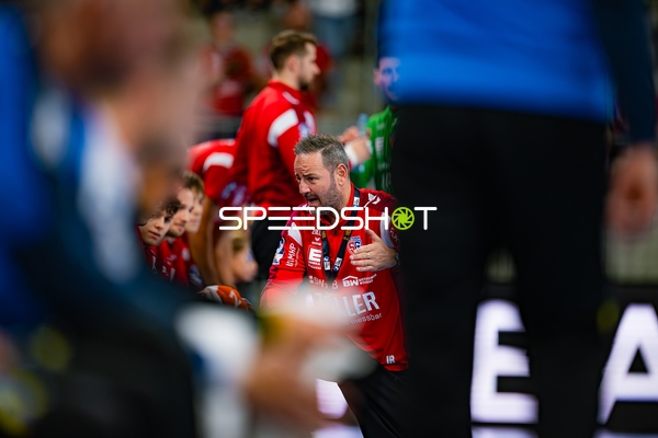 Iker Romero (Co-Trainer; SG BBM Bietigheim) gibt Anweisungen